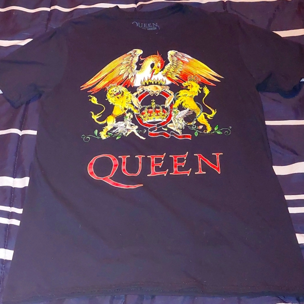 Medium Queen Tee